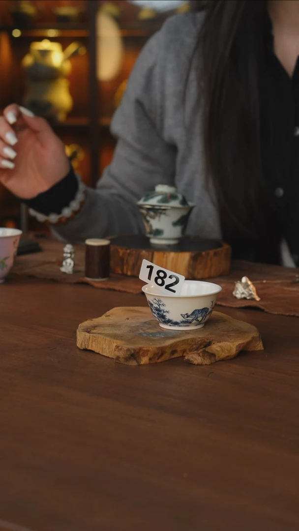青花牧牛杯..182