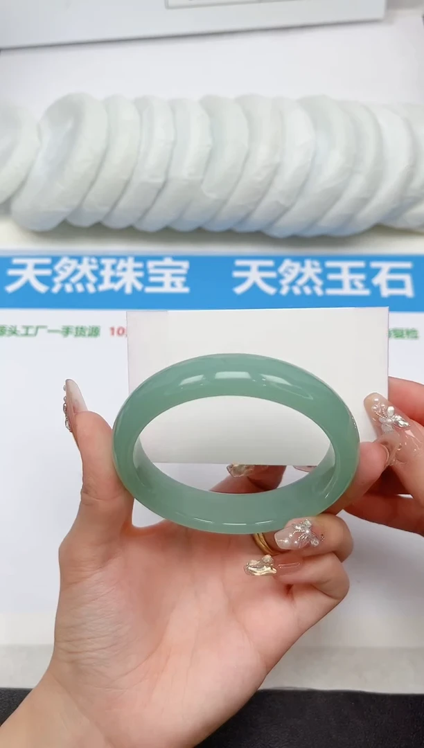 未镶嵌手镯石英质玉133-60.8