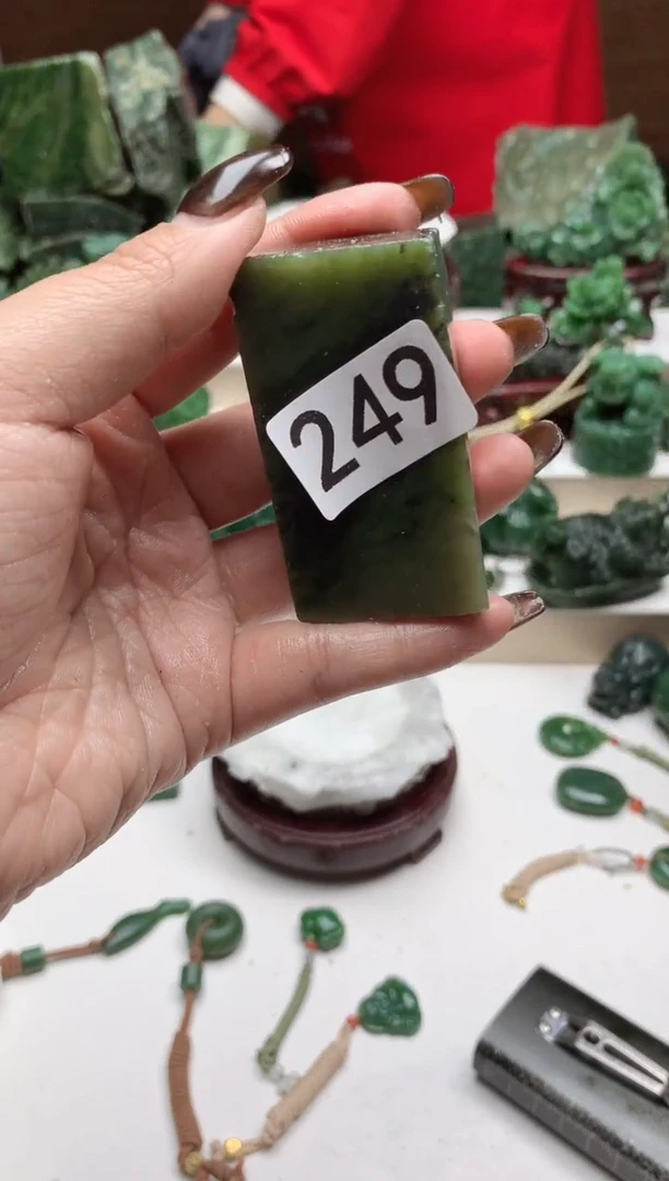 未镶嵌和田玉摆件1