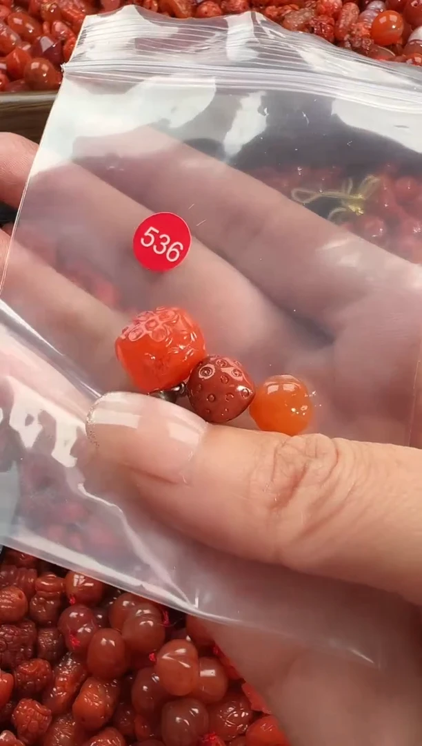 颈饰未镶嵌南红玛瑙1