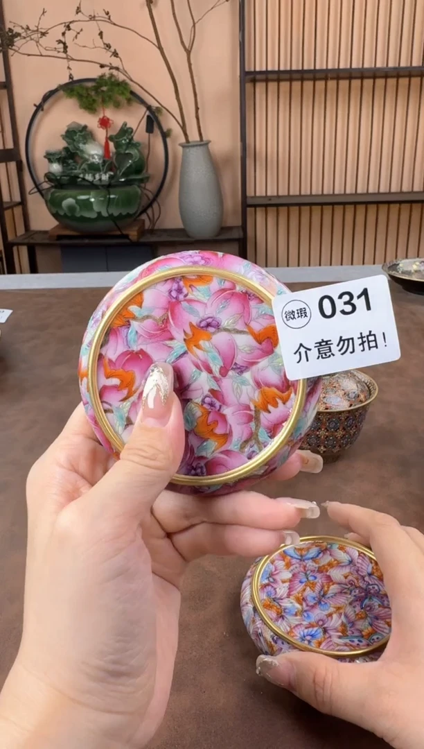 e**c031珐琅彩微瑕万花盖置！！