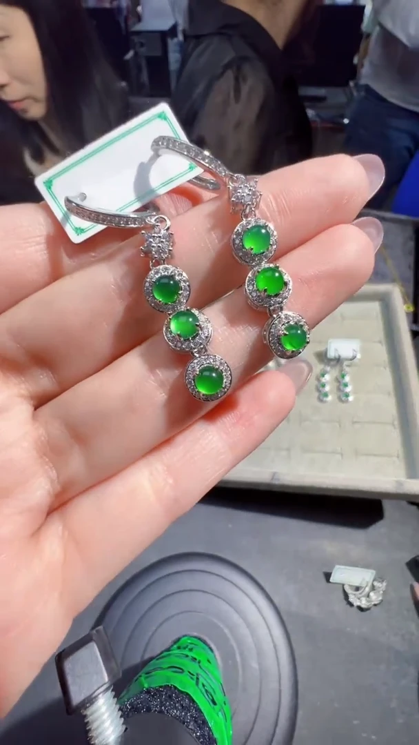 【闪购商品】定制翡翠未镶嵌耳钉商品多样性发货1