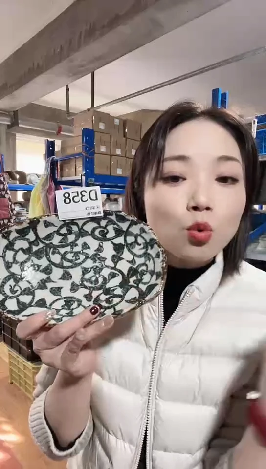 【闪购商品】瓷片日本进口瓷器章鱼唐草22cm钵D358
