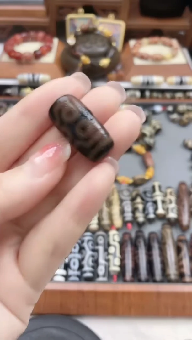 未镶嵌珠珠玛瑙/玉髓七眼金蟾冻梨断珠