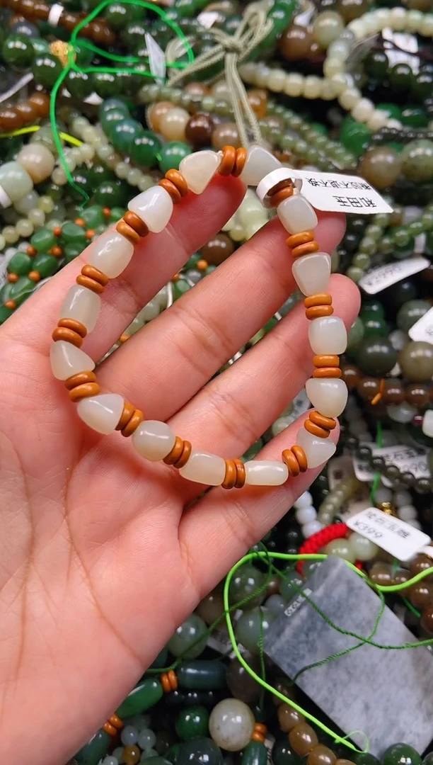 和田玉未镶嵌颈饰1