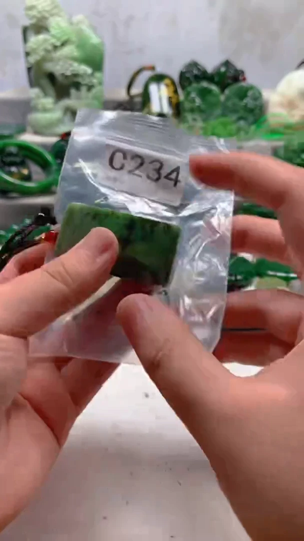 和田玉未镶嵌珠宝半成品1