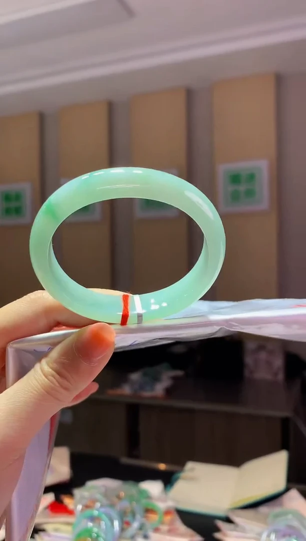 未镶嵌手镯（贵妃镯）翡翠- C128圈口 54.3