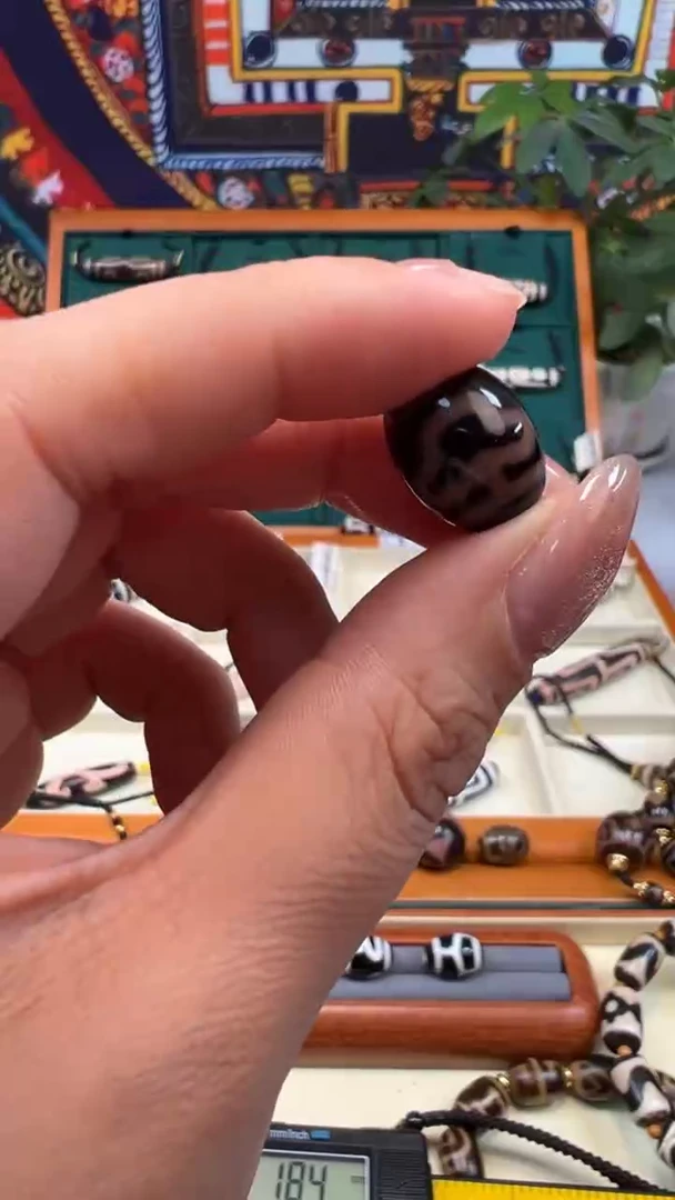 玛瑙/玉髓（覆膜）颈饰未镶嵌18.（微瑕）