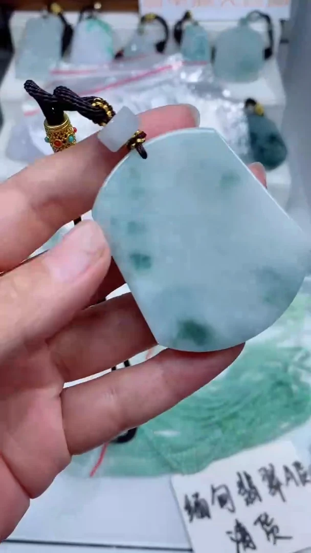 颈饰未镶嵌翡翠吊坠