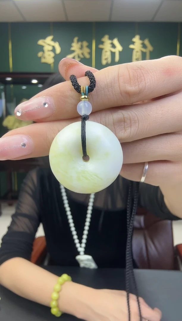 未镶嵌透闪石-蛇纹石玉吊坠(赠链)辽玉面包扣吊坠