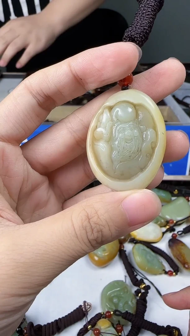 和田玉未镶嵌颈饰1