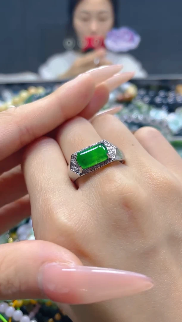 颈饰未镶嵌翡翠/T/翡翠A货，一件也是批发价