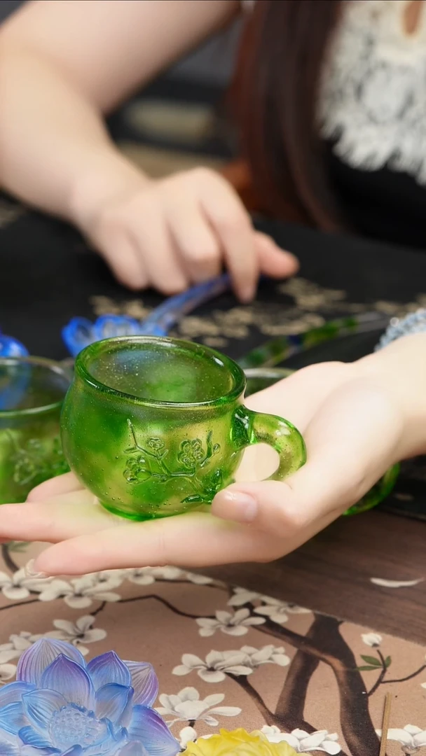 琉璃手工艺品绿色每户雕花侧把主人杯