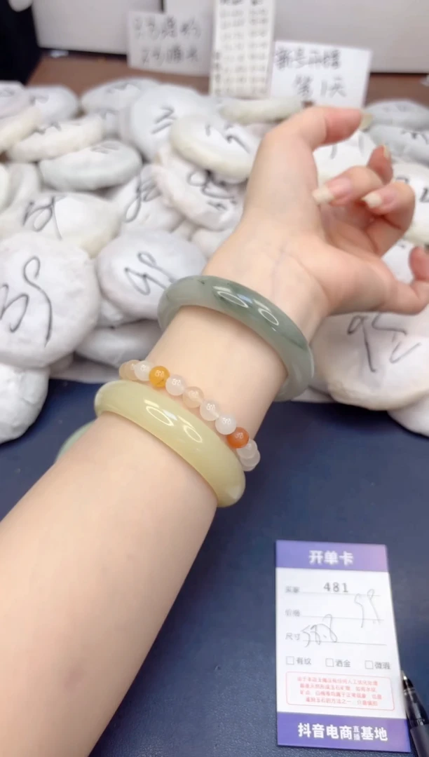 石英质玉手镯未镶嵌481-天山翠-圈口