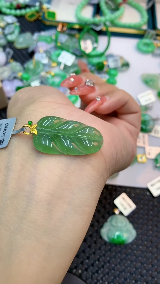 颈饰18K金镶嵌翡翠11