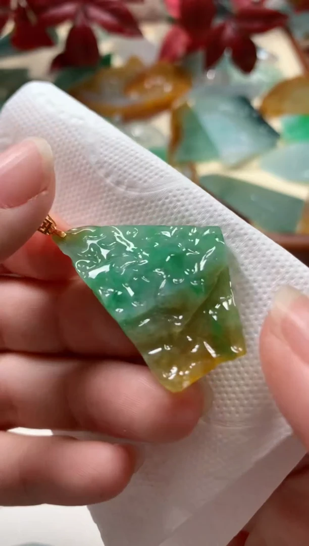 【闪购商品】翡翠颈饰18K金镶嵌吊坠