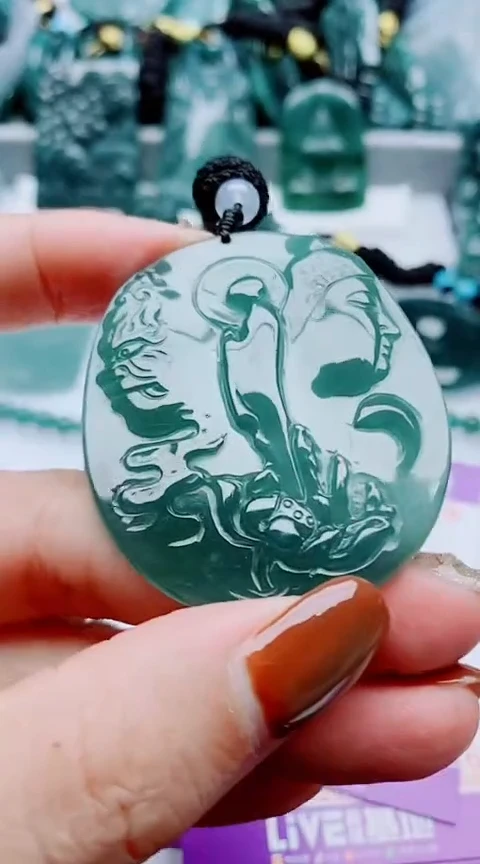 颈饰未镶嵌翡翠