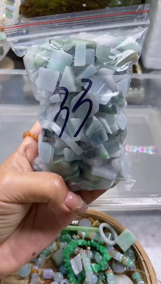 翡翠未镶嵌颈饰缅甸天然翡翠小号500克33