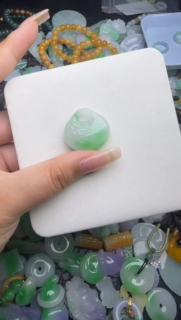 翡翠未镶嵌颈饰天然缅甸翡翠吊坠