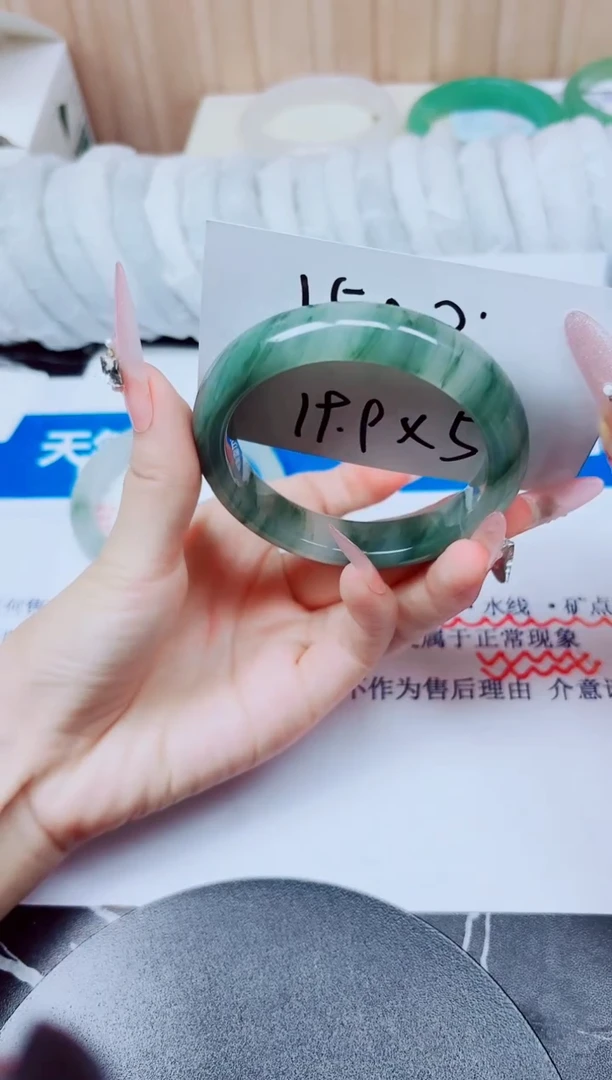 未镶嵌手镯石英质玉166/56.7