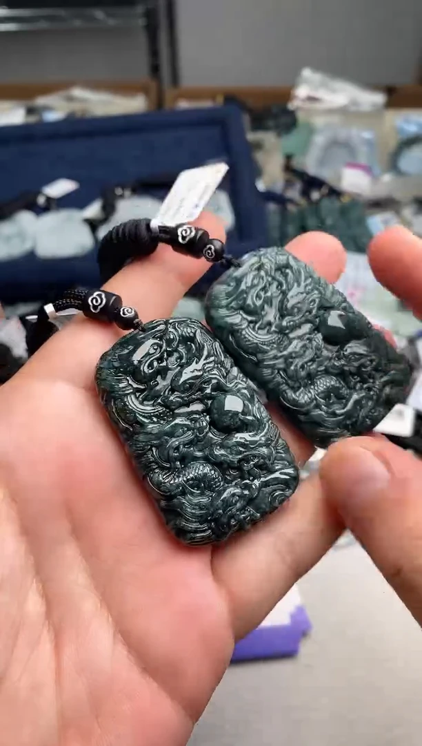 翡翠未镶嵌颈饰多样性发其一