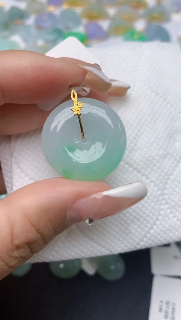 翡翠18K金镶嵌颈饰天然缅甸A货翡翠