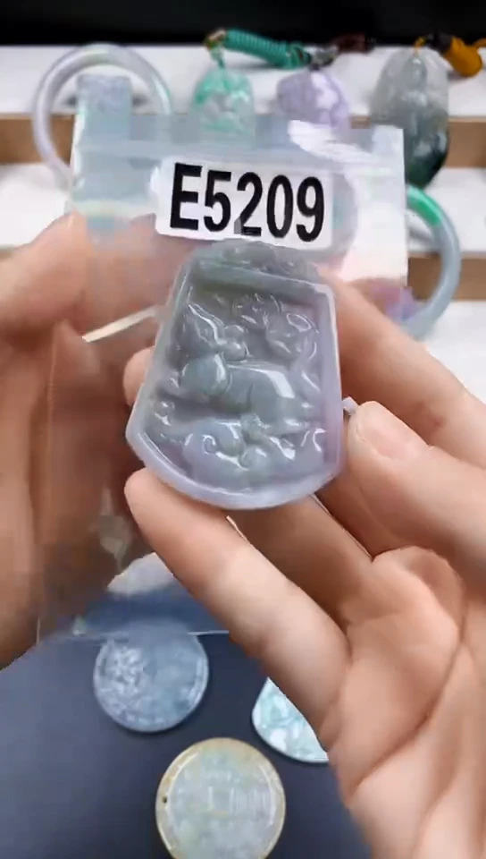 颈饰未镶嵌翡翠天然翡翠吊坠挂件