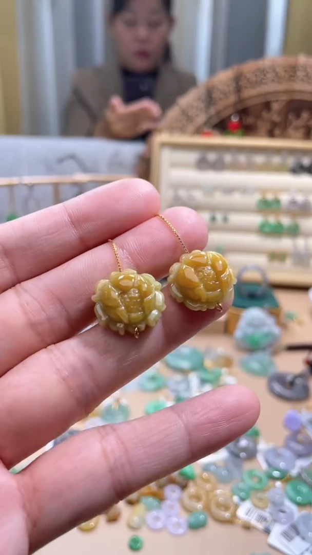 【闪购商品】翡翠颈饰未镶嵌花一对