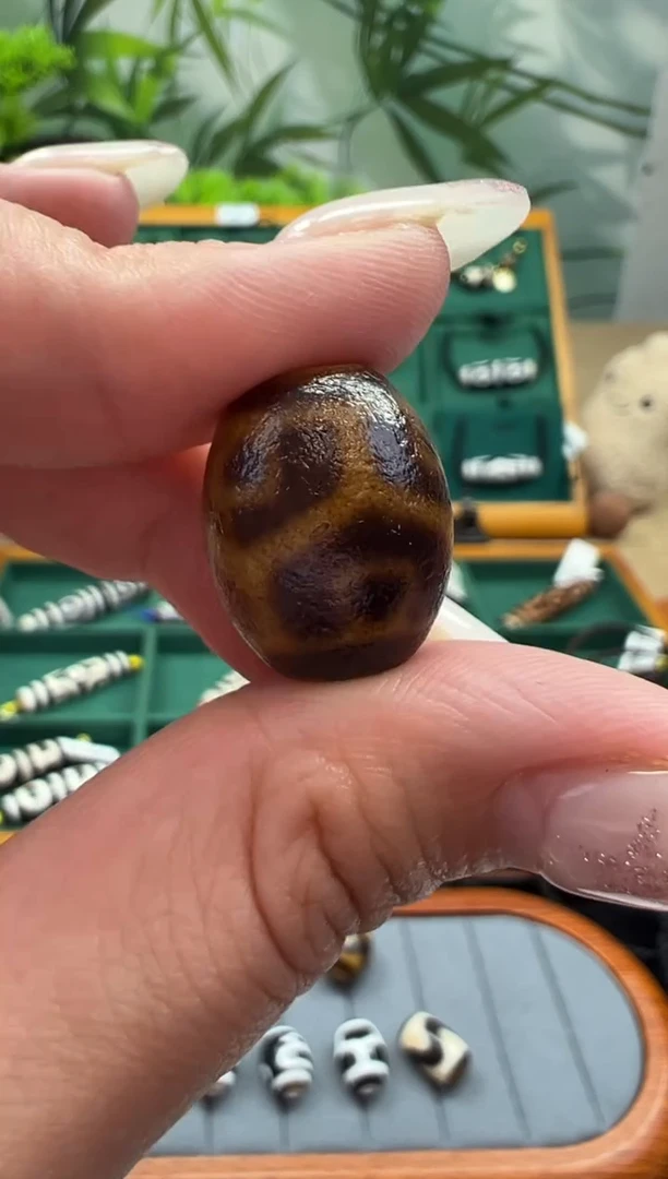 未镶嵌颈饰玛瑙/玉髓（覆膜）27.(微瑕)