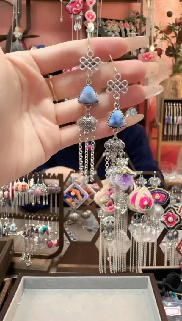 织绣云织谣民族风精美饰品 98