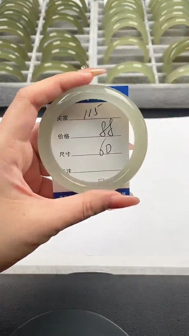 未镶嵌手镯石英质玉东陵