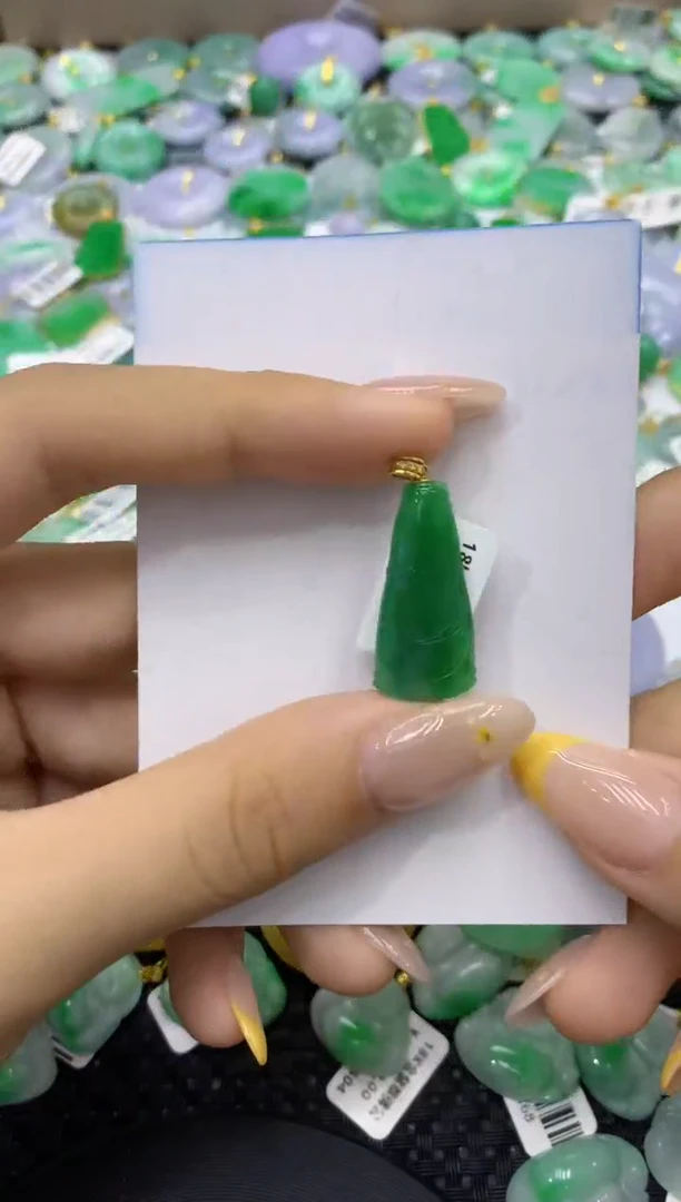 颈饰18K金镶嵌翡翠天然缅甸翡翠A货