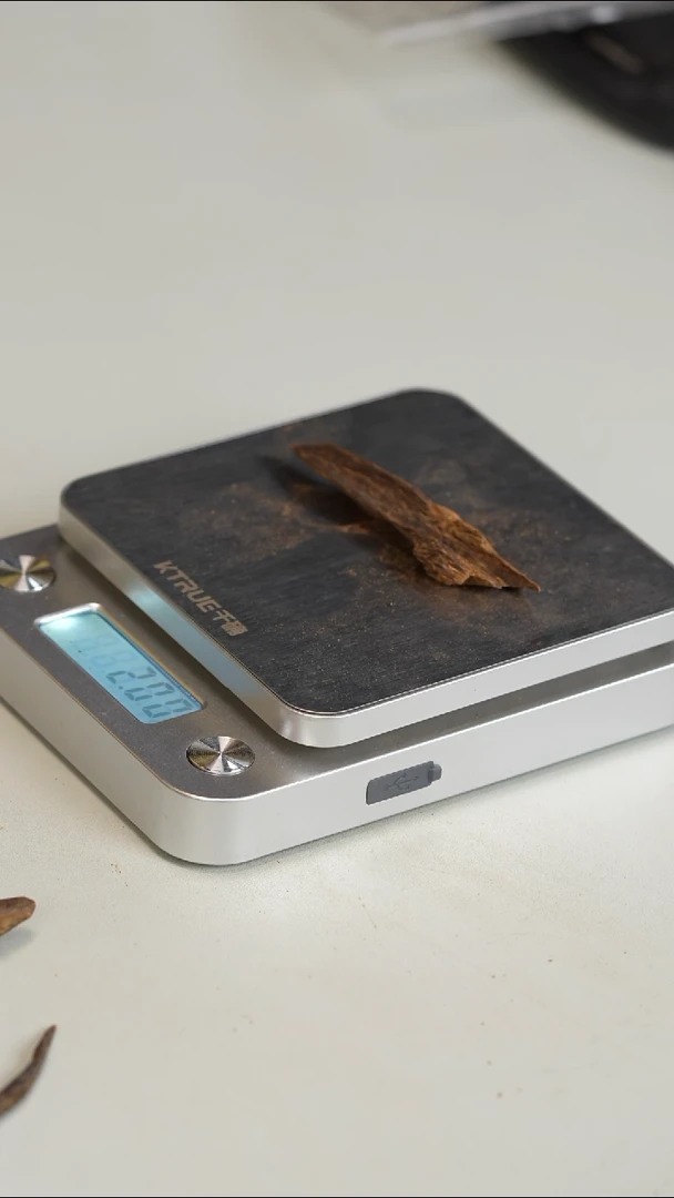 沉香沉香碎屑柬埔寨树心油2g