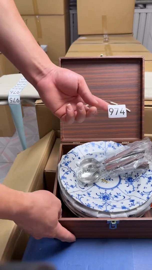 瓷片伊*.瓷器全场漏漏漏默认微瑕介意慎拍！微瑕