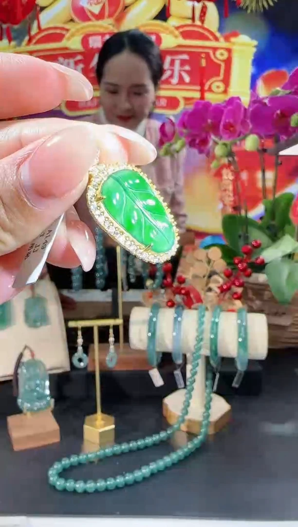 【闪购商品】翡翠吊坠(不含链)合金叶子多样性发一