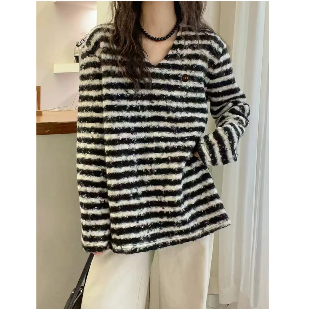 朵儿定制 V领磨毛经典黑白条纹打底T IJ42