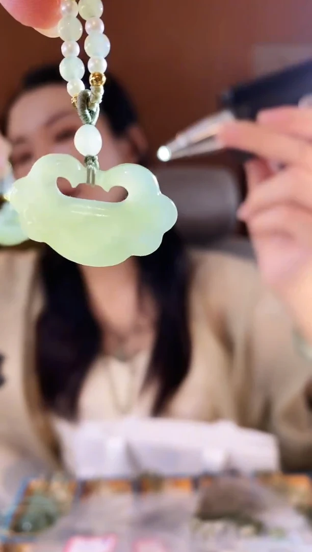 和田玉未镶嵌颈饰莲花如意锁和田玉项链