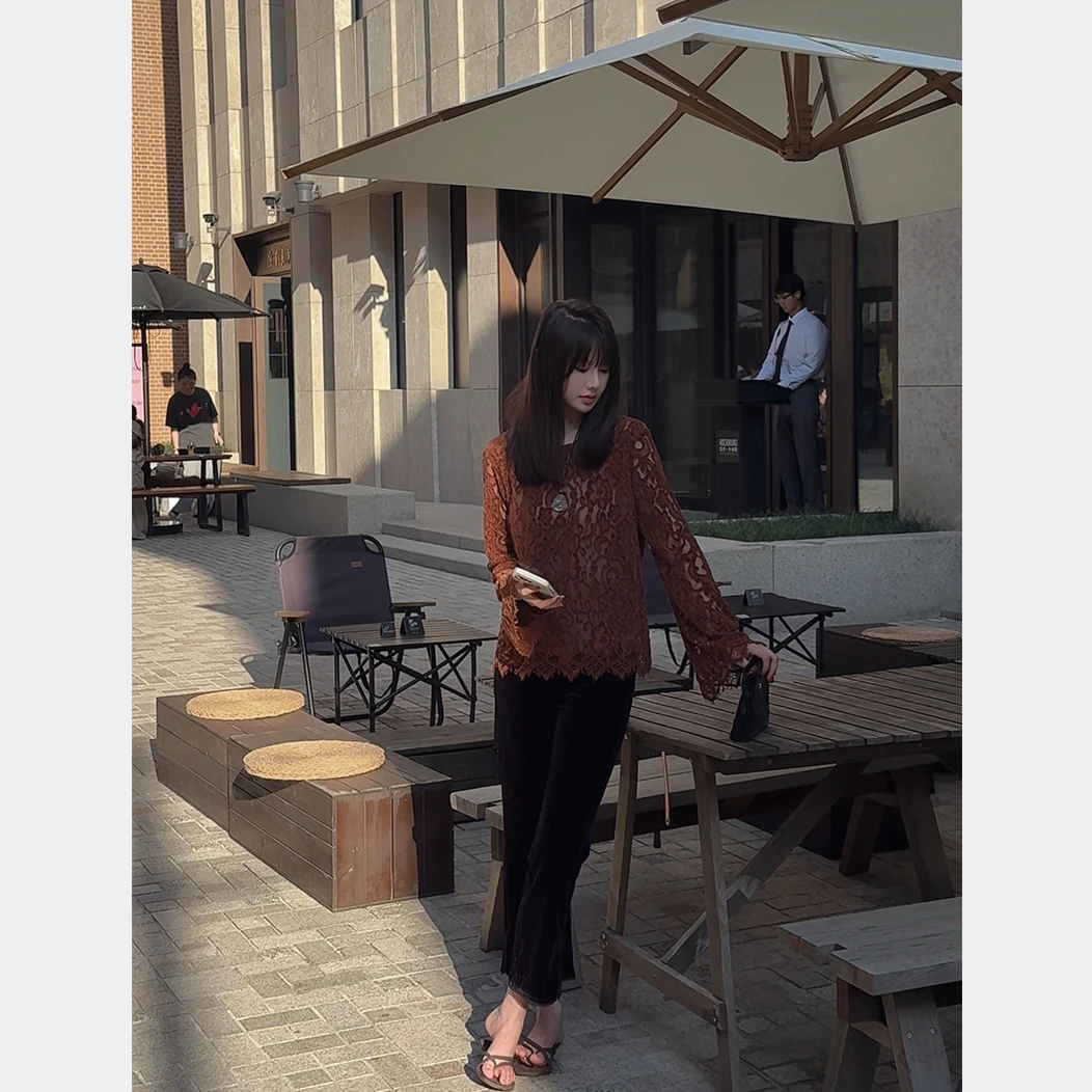 MYRA“枫”雪尼尔蕾丝钩花镂空长袖上衣XMSC025377