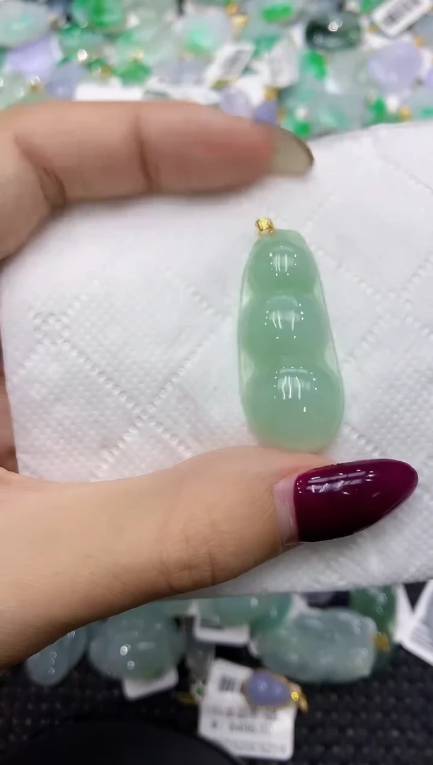 翡翠18K金镶嵌颈饰111111111111