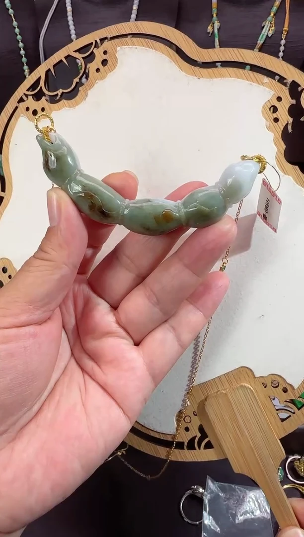 【闪购商品】翡翠颈饰未镶嵌牌子