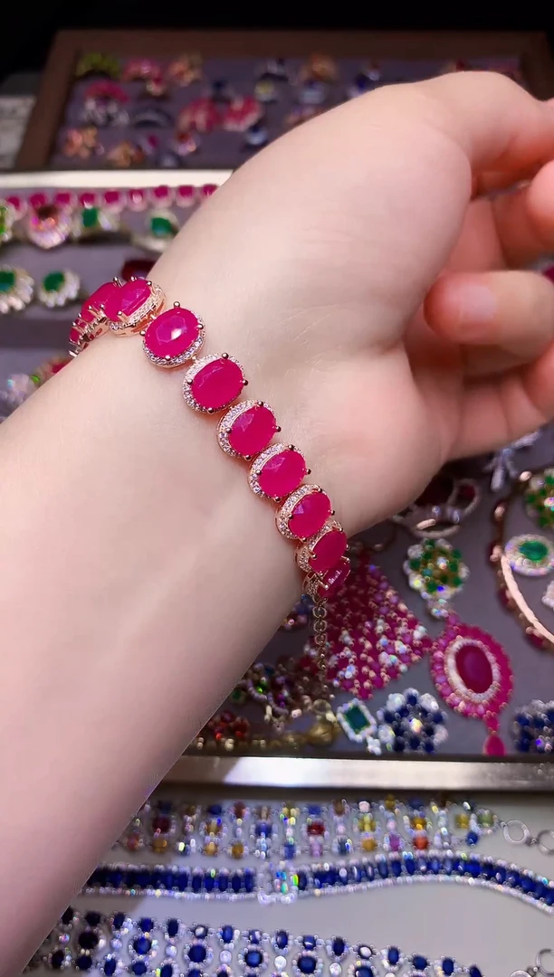 银S925镶嵌手链红宝石....