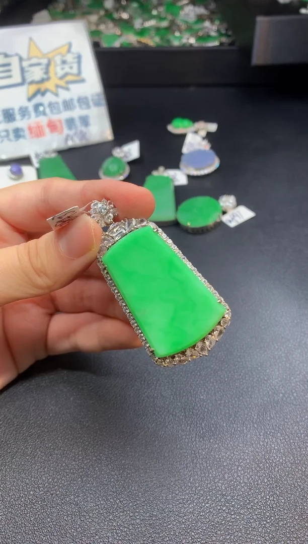 翡翠银S925镶嵌颈饰翡翠