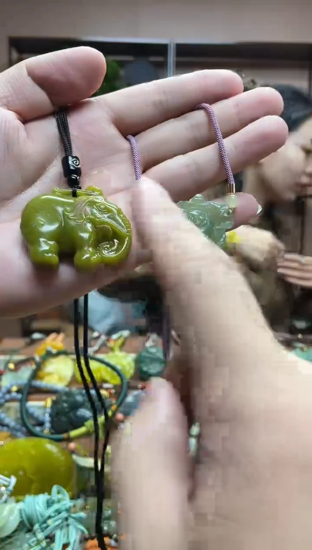 未镶嵌岫玉吊坠·