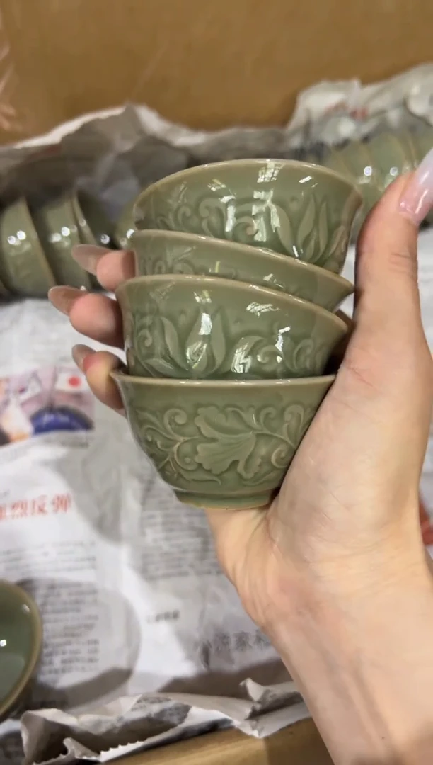 微瑕耀州窑青瓷莲纹小杯4只