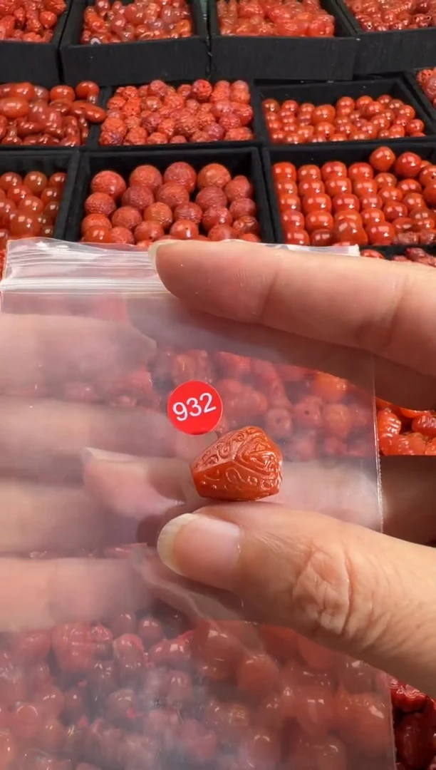 南红玛瑙未镶嵌颈饰1