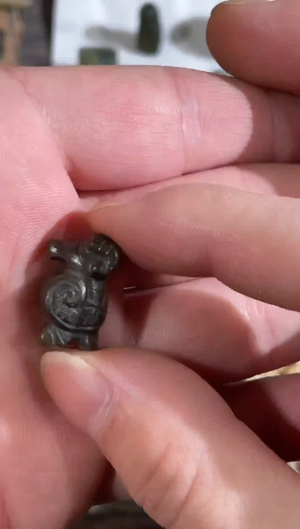 未镶嵌和田玉（糖玉）挂件玉