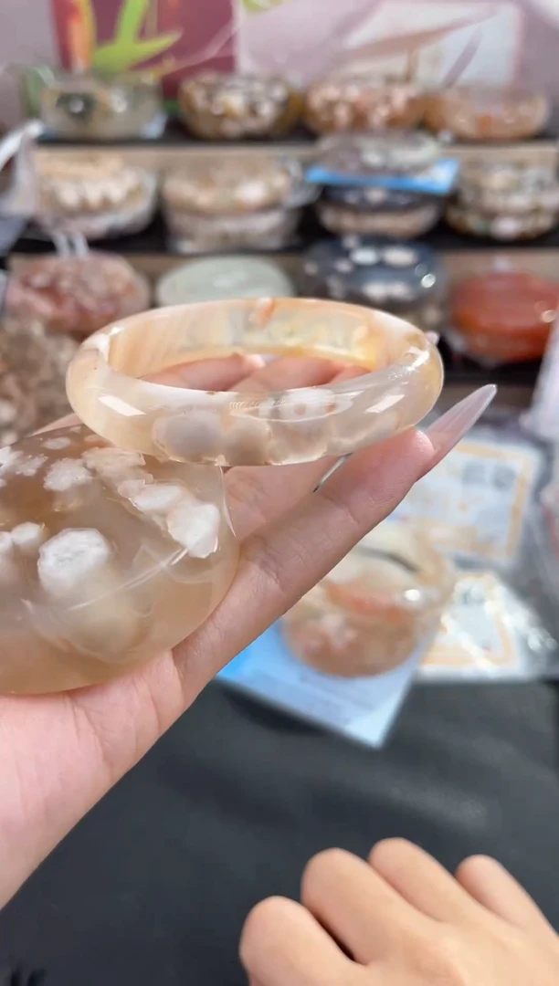 未镶嵌手镯石英质玉56