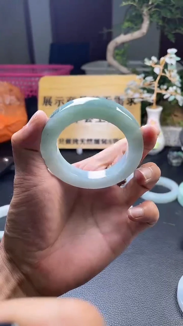 定制翡翠手镯未镶嵌发一件