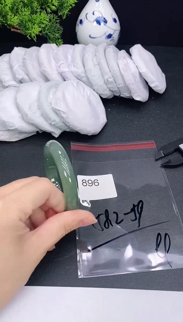 未镶嵌手镯翡翠896