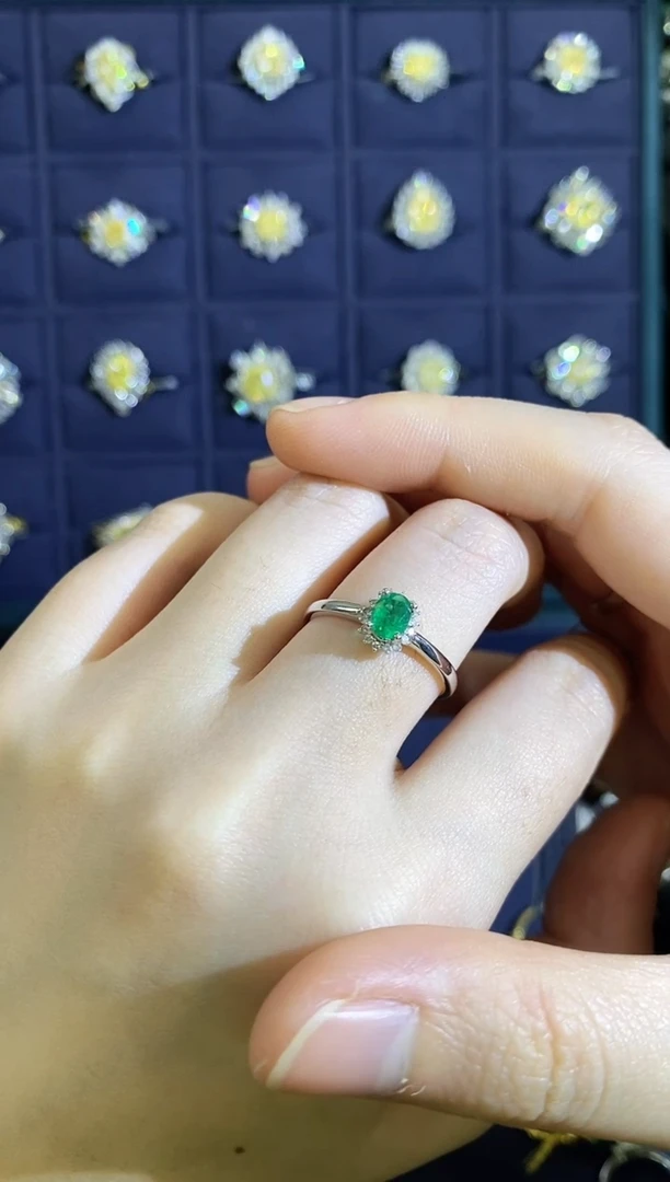 18K金镶嵌戒指祖母绿321